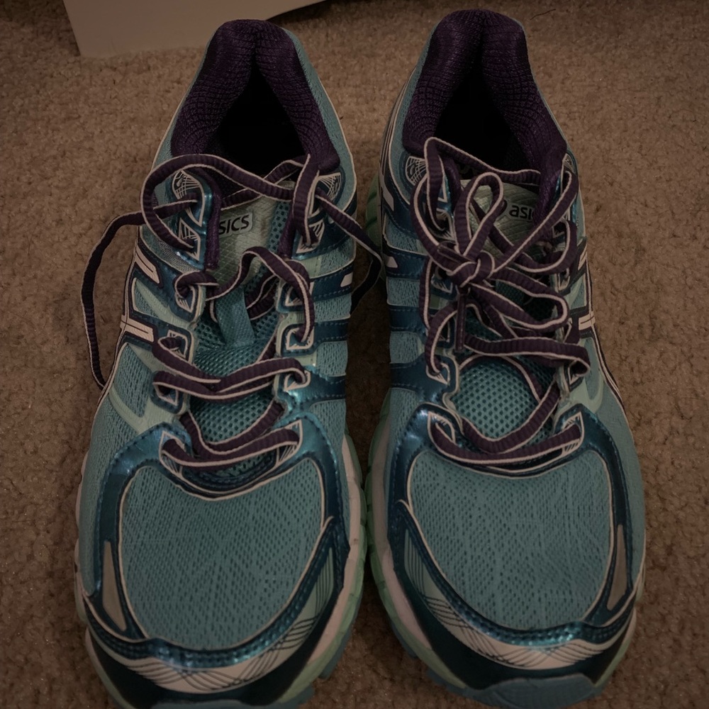 ASICS women’s Gel-Evate 3 sz 8. Worn once.